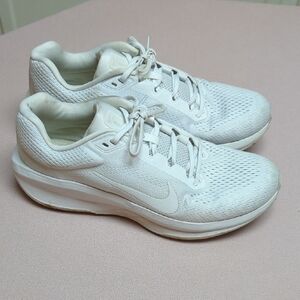 Nike White Athletic Shoes Streamlined Design Women's Size 10.5
